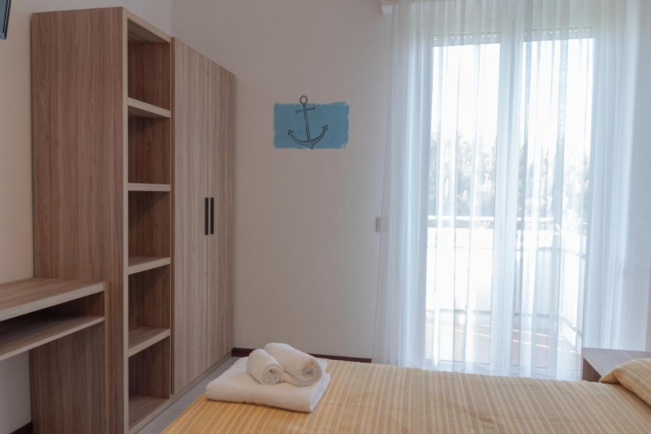 Hotel Astrid Cervia Bagian luar foto