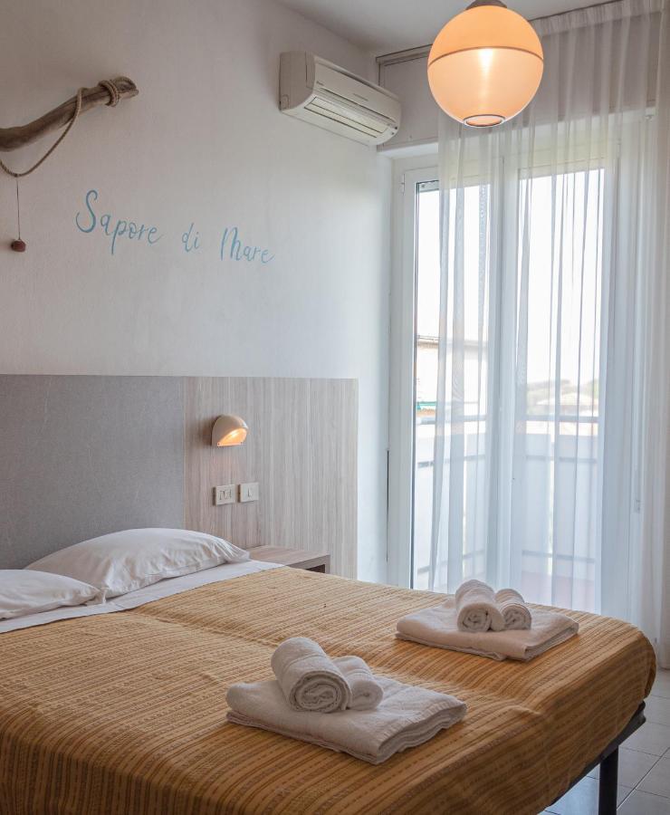 Hotel Astrid Cervia Bagian luar foto