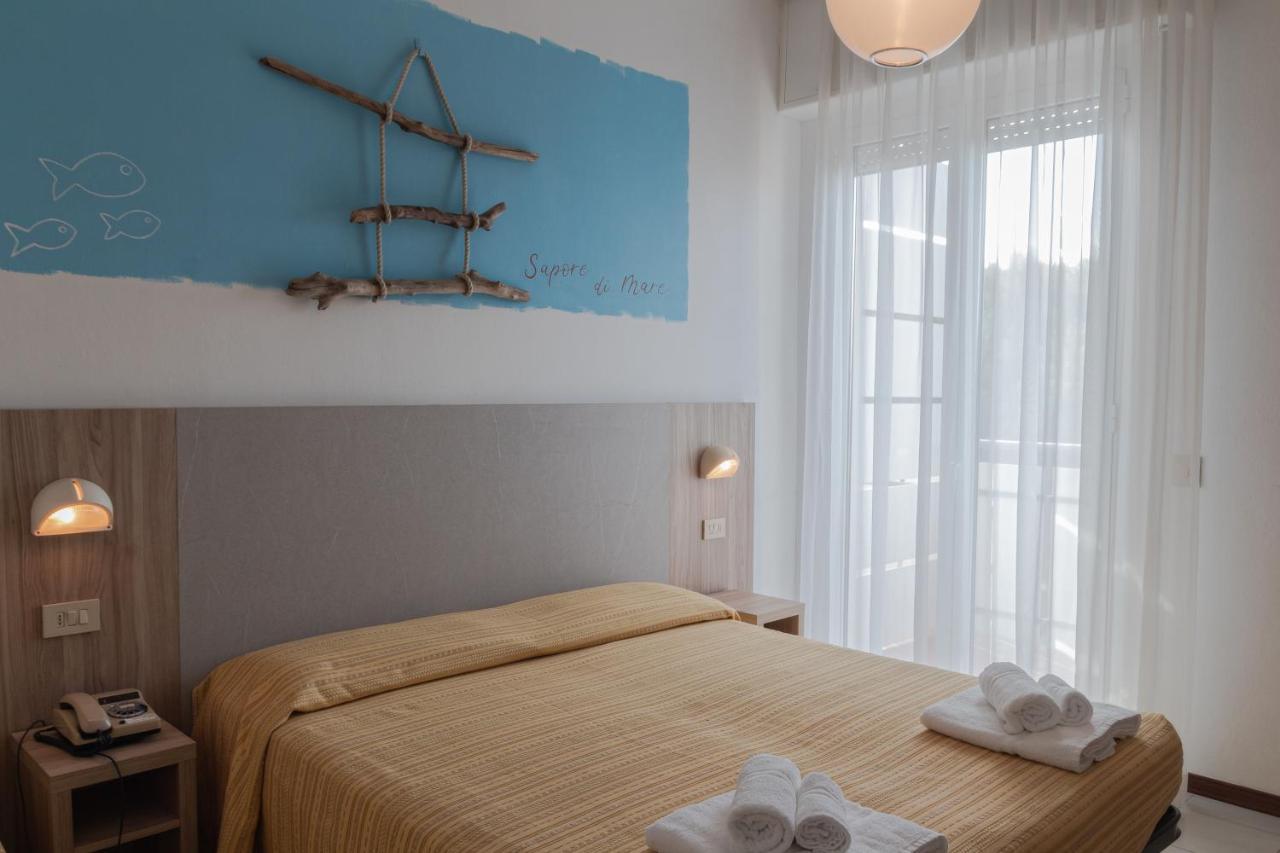 Hotel Astrid Cervia Bagian luar foto