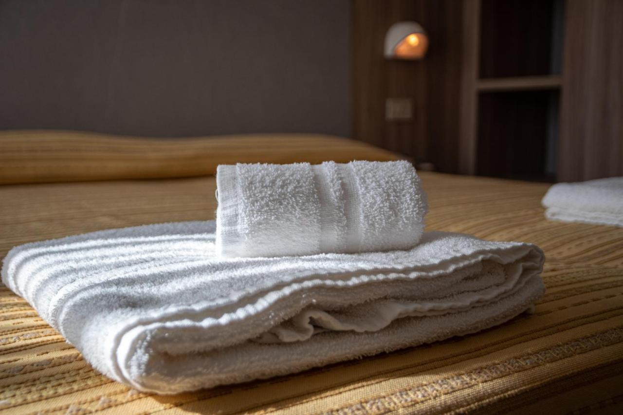 Hotel Astrid Cervia Bagian luar foto