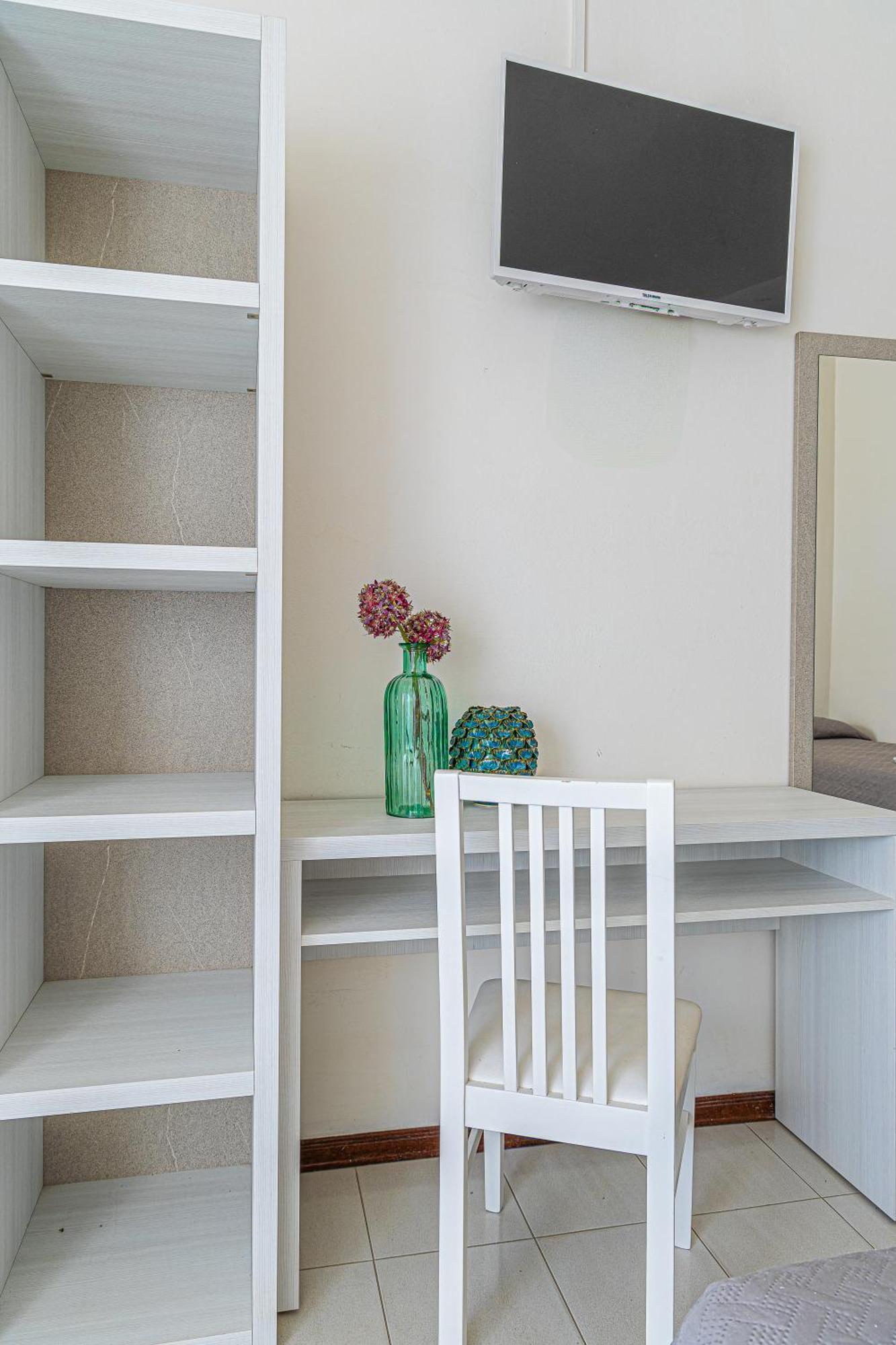Hotel Astrid Cervia Bagian luar foto