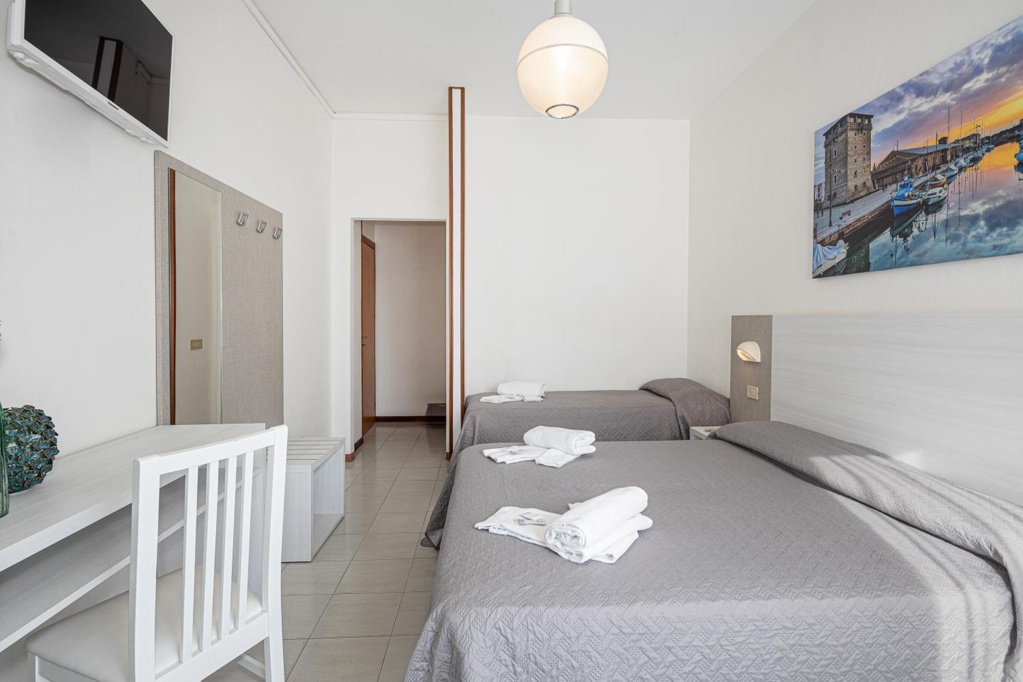 Hotel Astrid Cervia Bagian luar foto