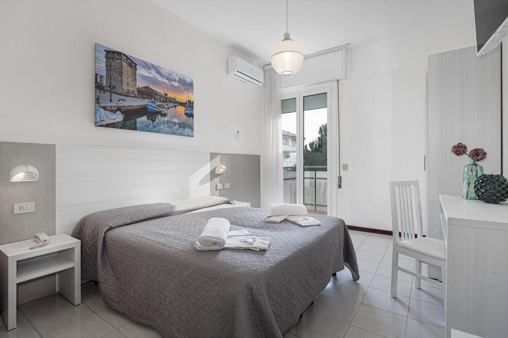 Hotel Astrid Cervia Bagian luar foto