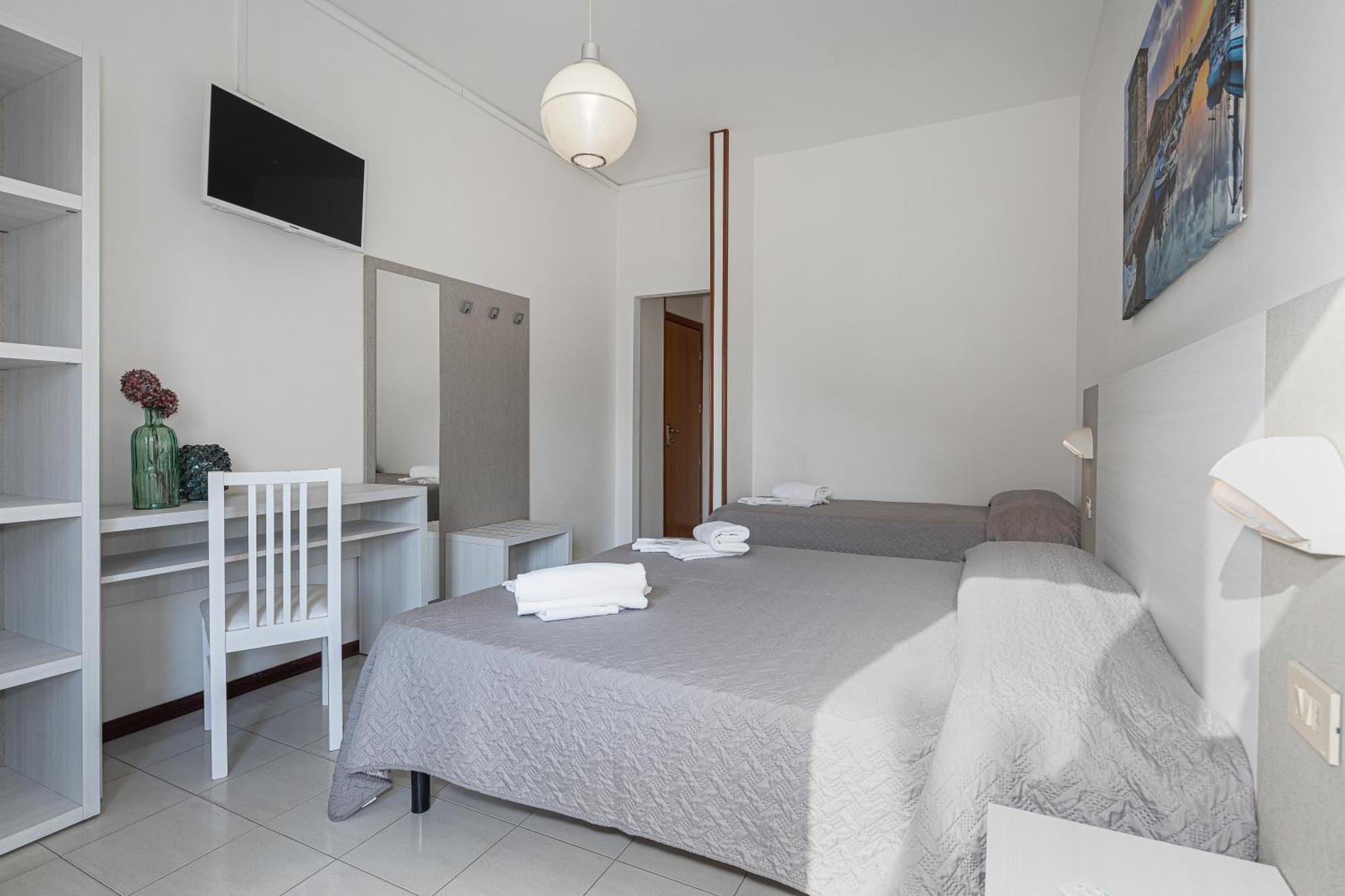 Hotel Astrid Cervia Bagian luar foto