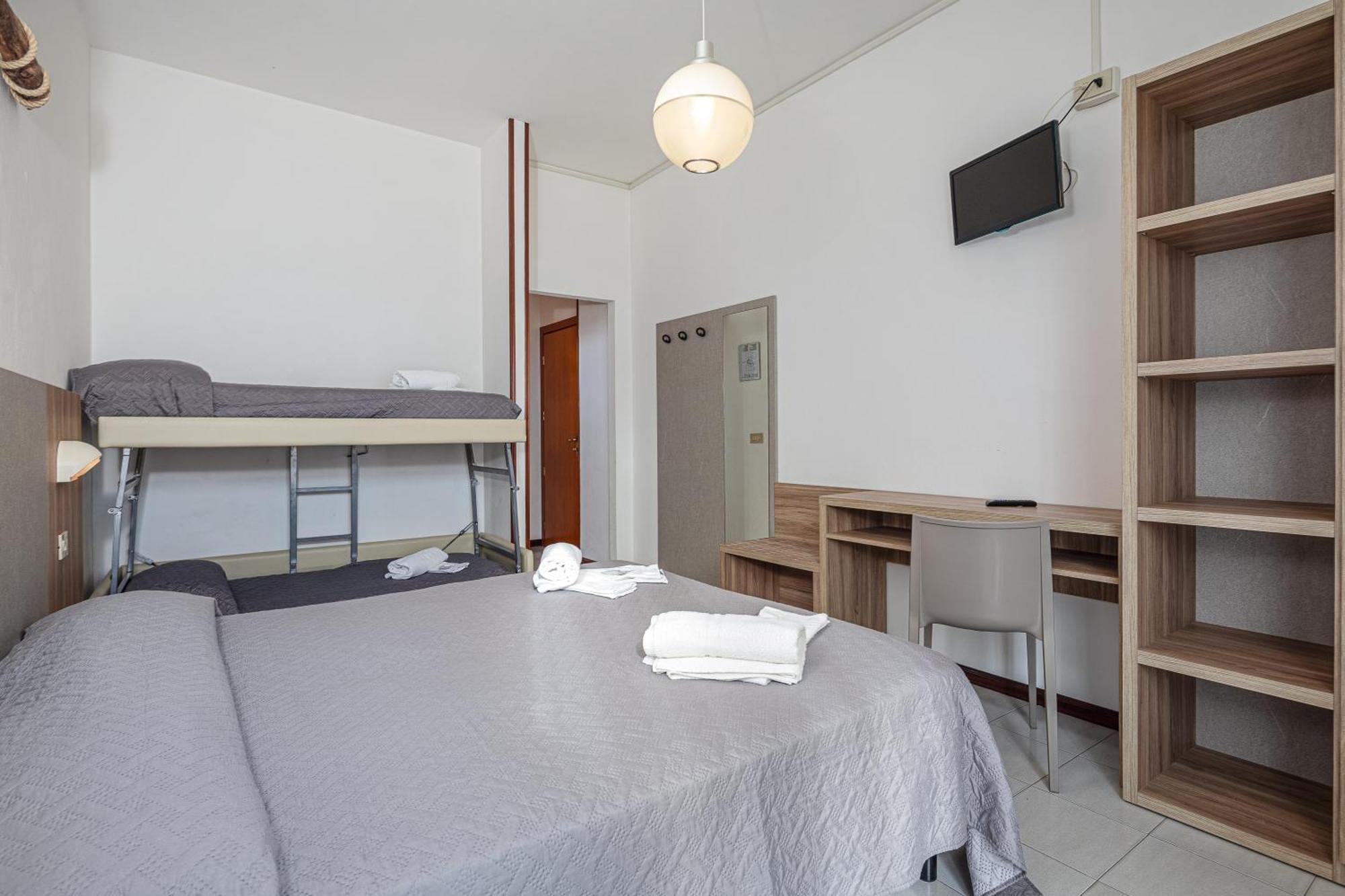 Hotel Astrid Cervia Bagian luar foto