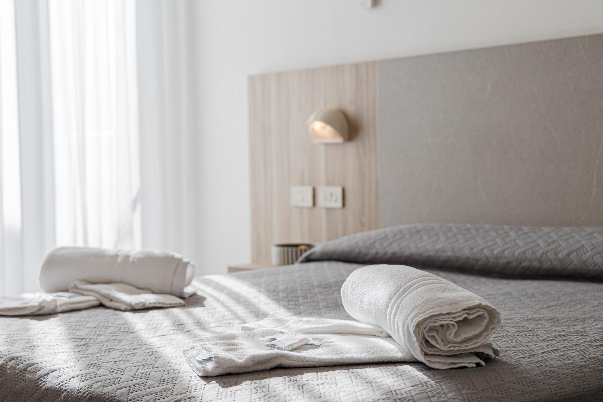 Hotel Astrid Cervia Bagian luar foto