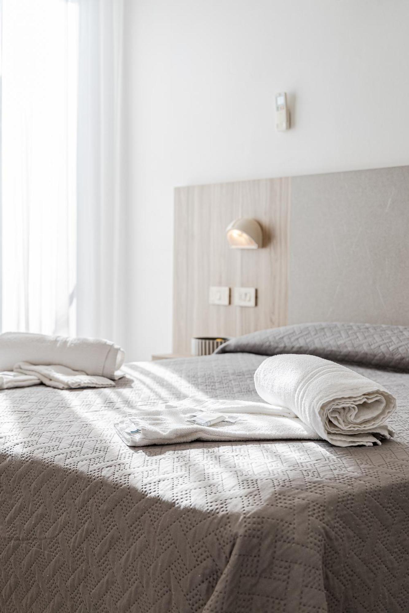 Hotel Astrid Cervia Bagian luar foto