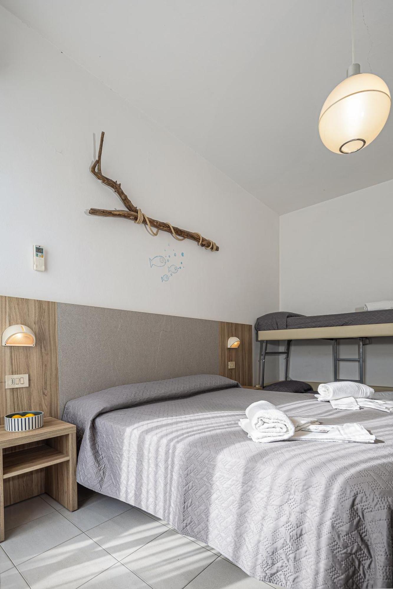 Hotel Astrid Cervia Bagian luar foto