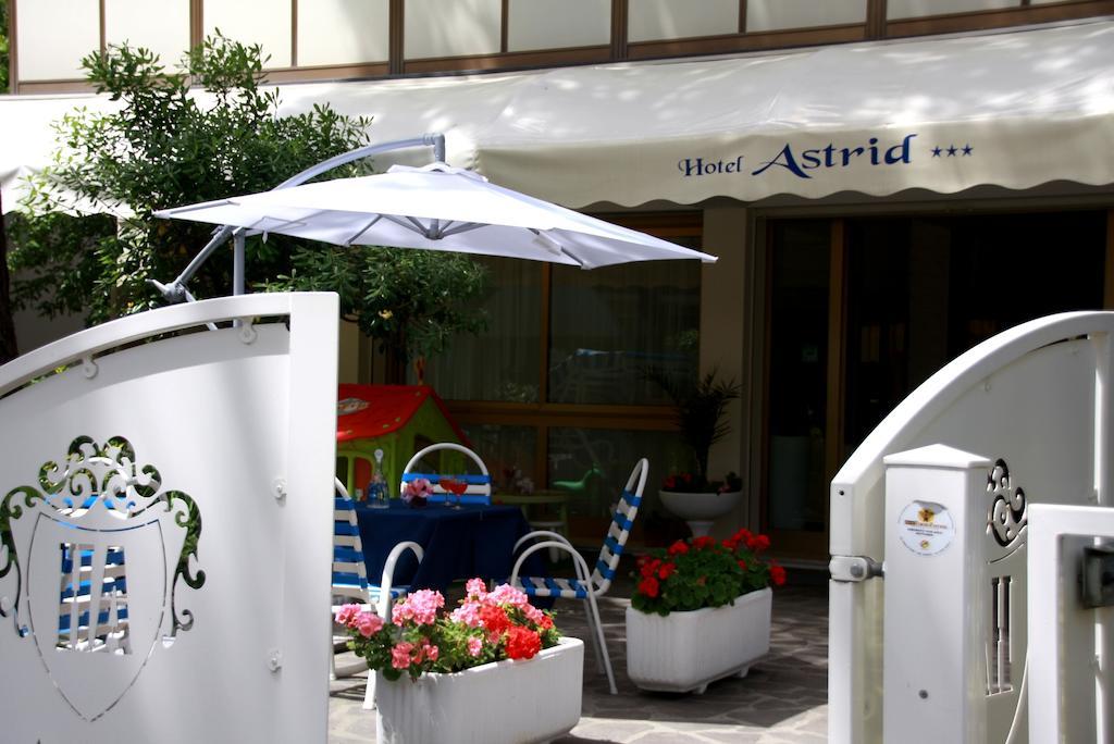 Hotel Astrid Cervia Bagian luar foto