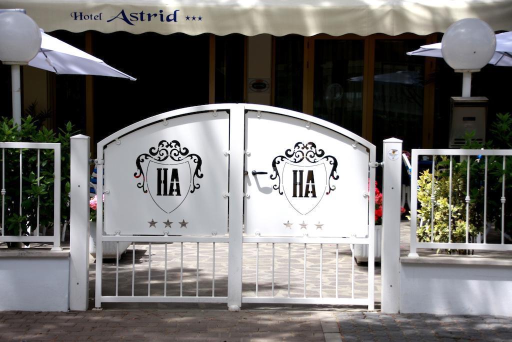 Hotel Astrid Cervia Bagian luar foto