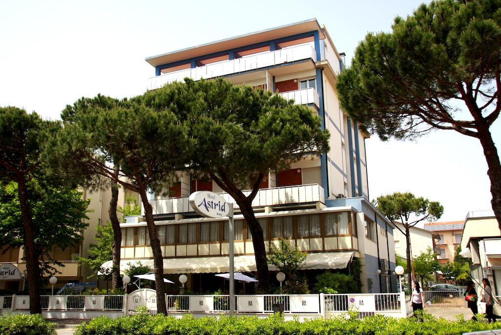 Hotel Astrid Cervia Bagian luar foto