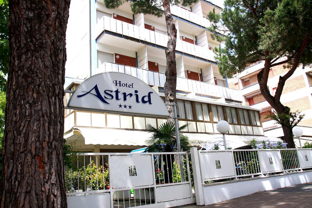 Hotel Astrid Cervia Bagian luar foto