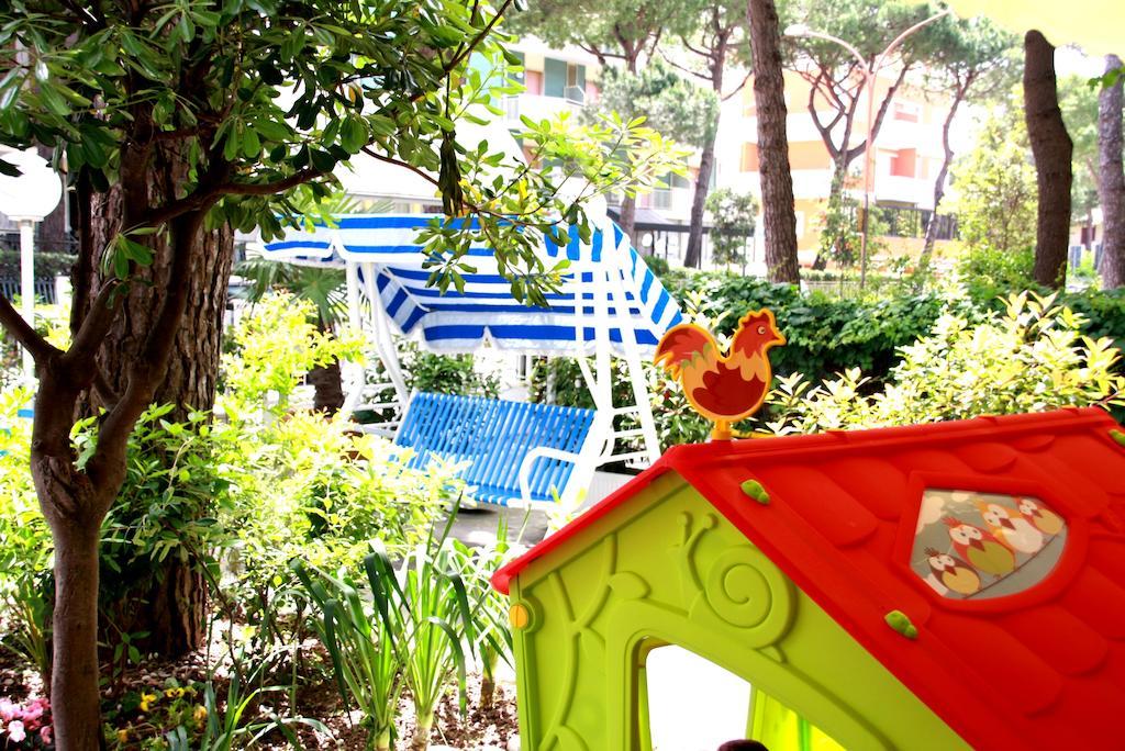 Hotel Astrid Cervia Bagian luar foto