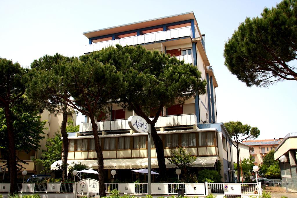 Hotel Astrid Cervia Bagian luar foto