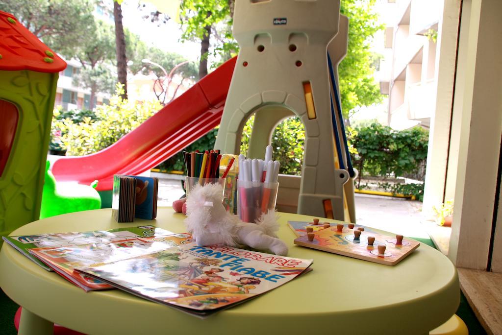 Hotel Astrid Cervia Bagian luar foto