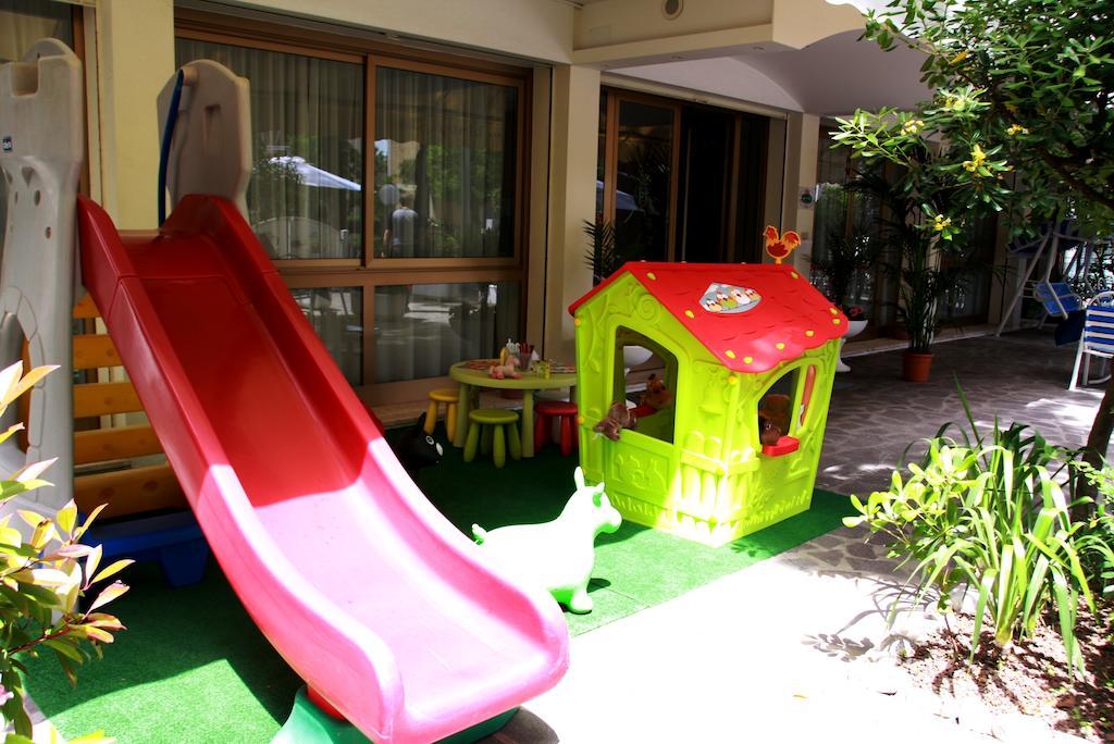 Hotel Astrid Cervia Bagian luar foto