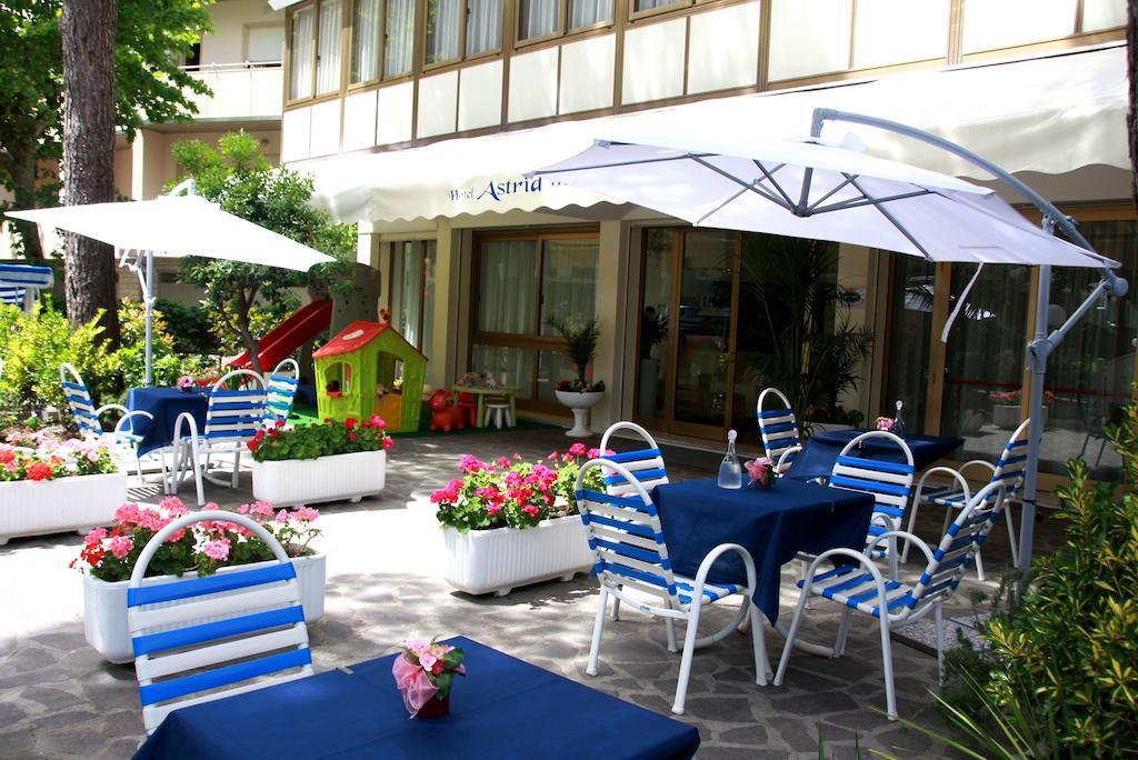 Hotel Astrid Cervia Bagian luar foto
