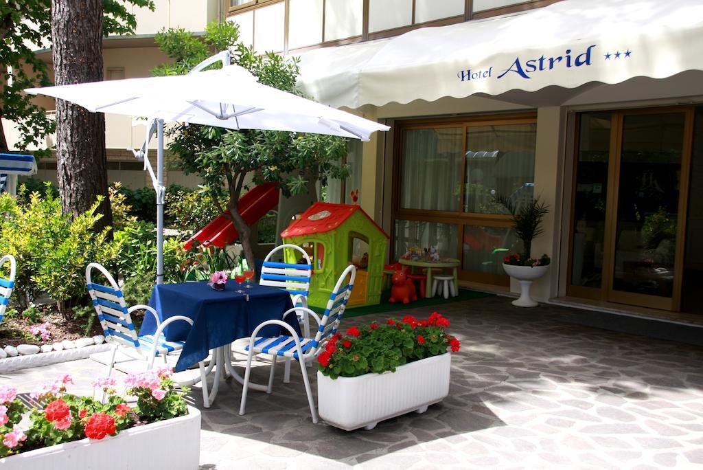 Hotel Astrid Cervia Bagian luar foto