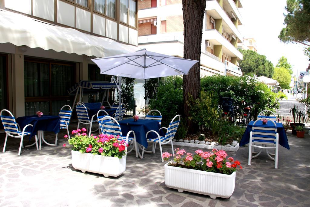 Hotel Astrid Cervia Bagian luar foto