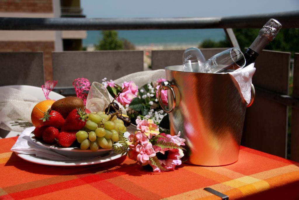 Hotel Astrid Cervia Bagian luar foto