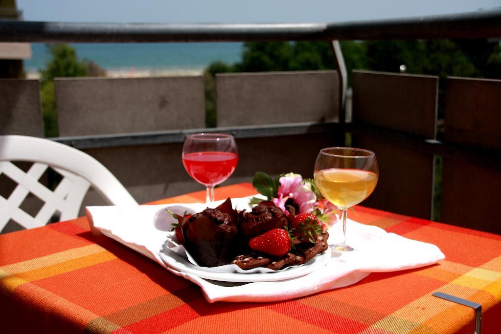 Hotel Astrid Cervia Bagian luar foto