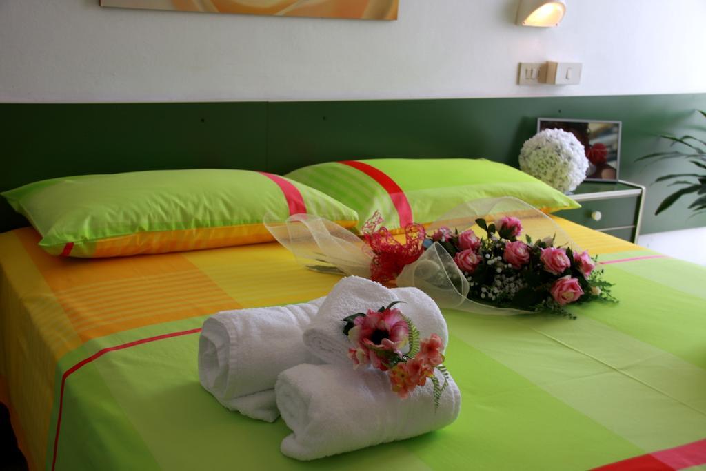 Hotel Astrid Cervia Bagian luar foto