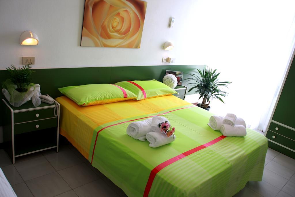 Hotel Astrid Cervia Bagian luar foto