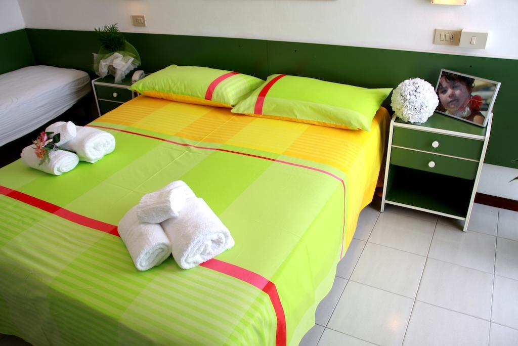 Hotel Astrid Cervia Bagian luar foto