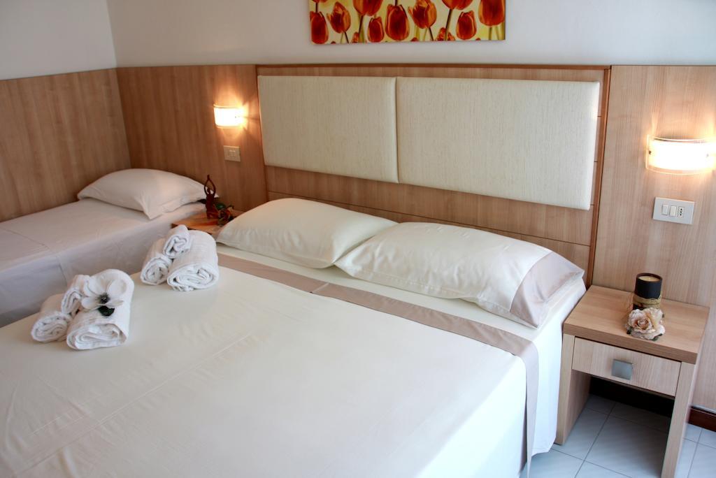 Hotel Astrid Cervia Bagian luar foto
