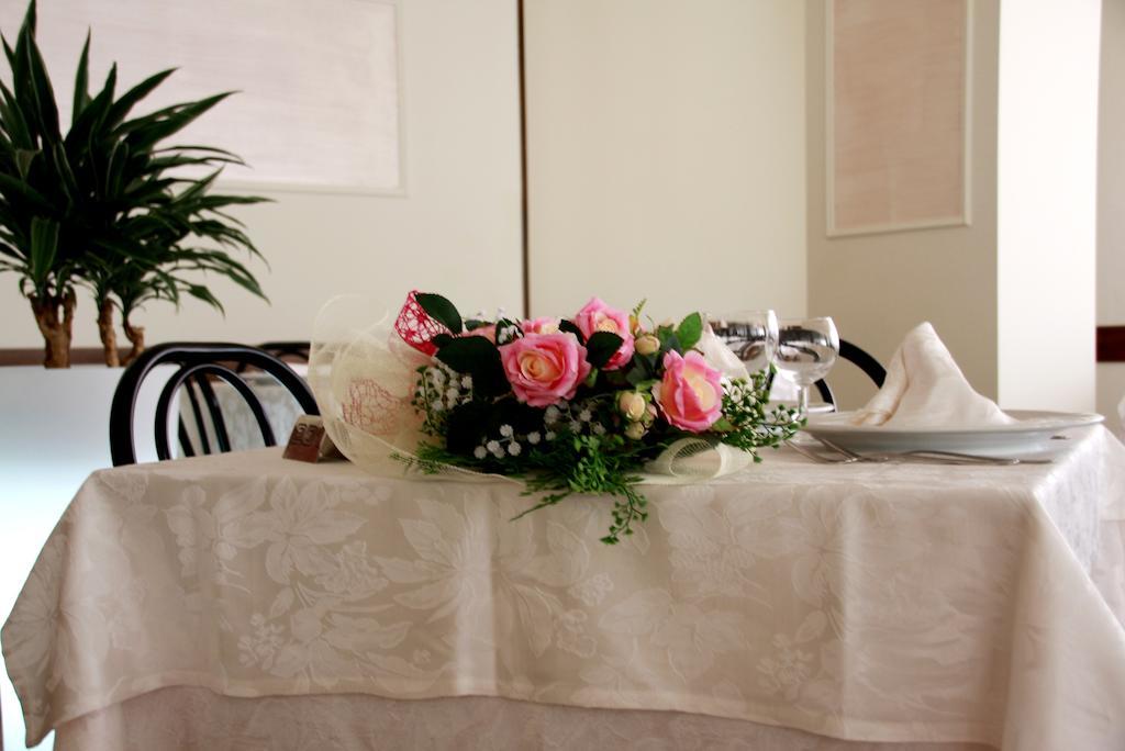 Hotel Astrid Cervia Bagian luar foto