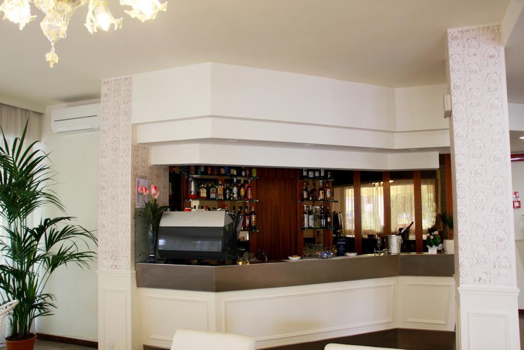 Hotel Astrid Cervia Bagian luar foto