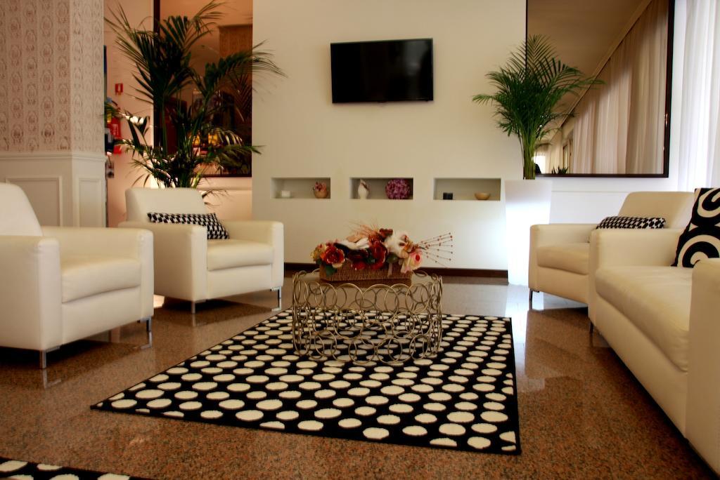 Hotel Astrid Cervia Bagian luar foto
