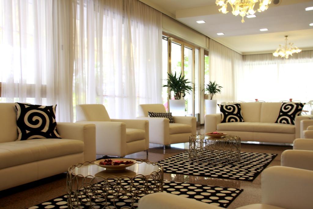 Hotel Astrid Cervia Bagian luar foto