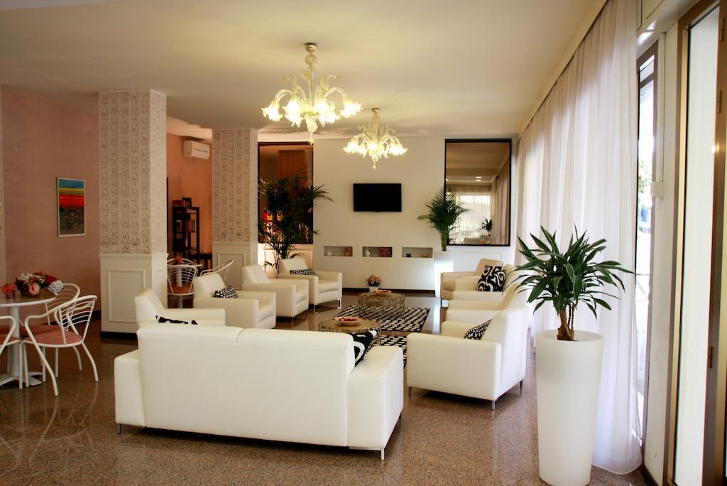 Hotel Astrid Cervia Bagian luar foto