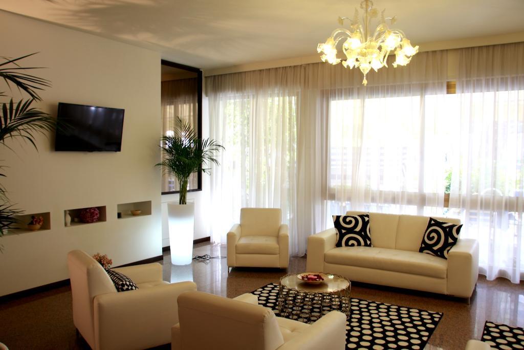 Hotel Astrid Cervia Bagian luar foto