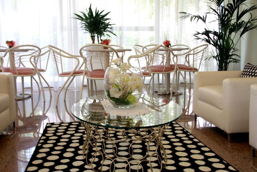 Hotel Astrid Cervia Bagian luar foto